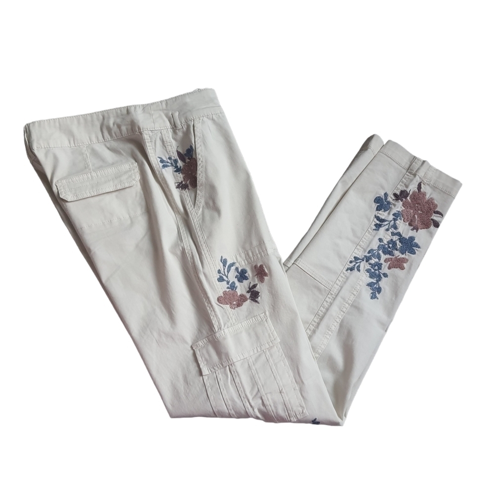 Sundance Embroidered Floral Cargo Pants Womens Size 2 Cream Spring Straight Leg - Picture 14 of 16